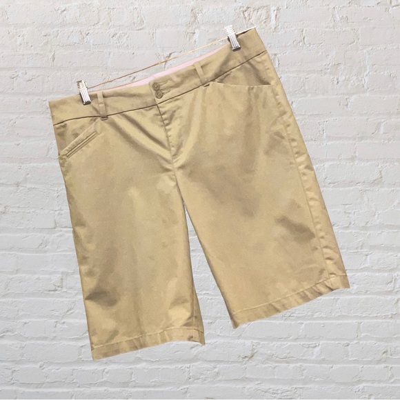 Dockers Women’s Shorts ~ Size 14 - Picture 1 of 4
